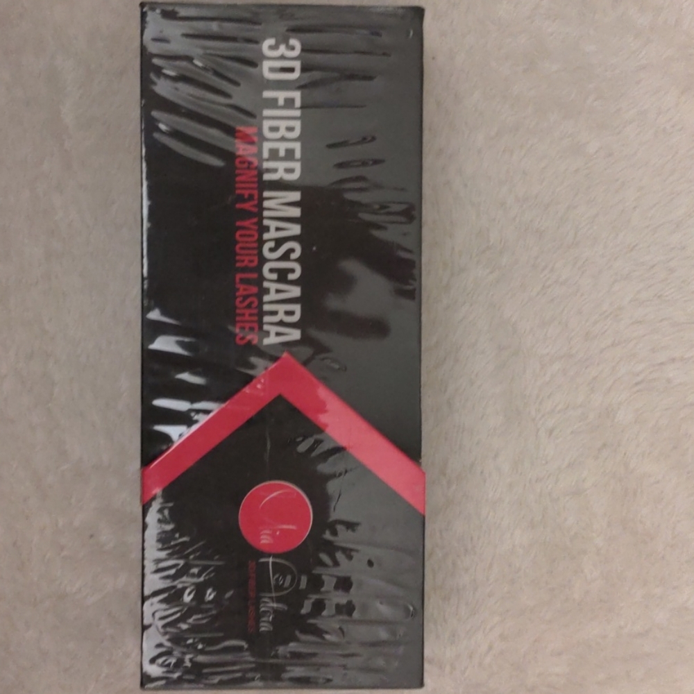 Brand new 3D fiber mascara -mia adora